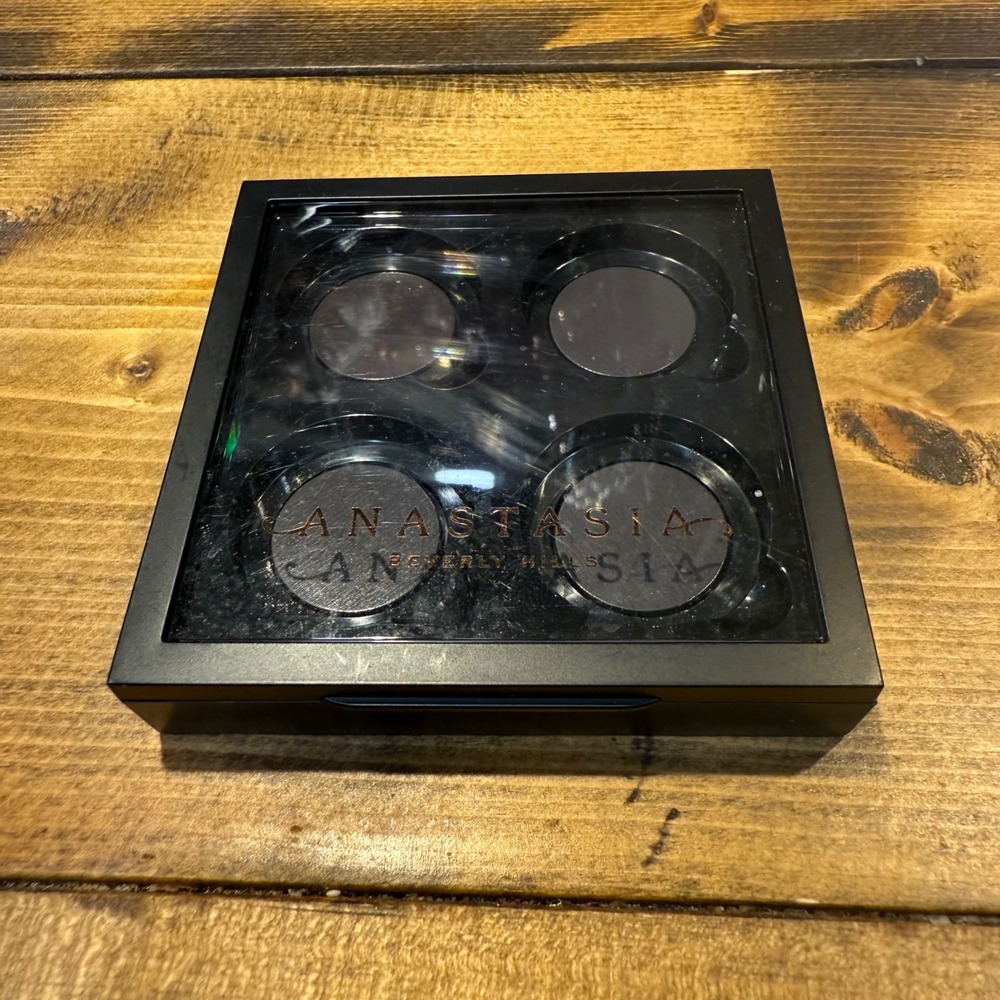 Anastasia Beverly Hills Empty 4 Well Magnetic Eyeshadow Palette Black Clear Lid
